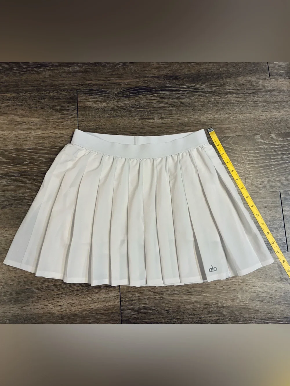 *Final Price* ALO Yoga Varsity Tennis Skirt in White Size Medium